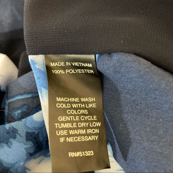 VINCE CAMUTO Fountain Floral Faux Wrap Surplice Long Sleeve Blouse Size Small - Picture 8 of 8